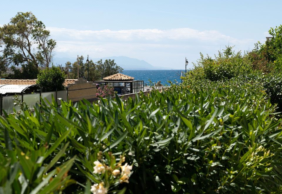 Hotel Elisa Seaside Luxury Suite Private Hot Tub, Beach, Exterior, Hotel Exterior