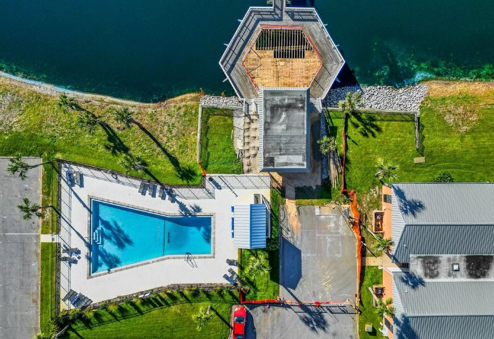 Hotel Cozy Getaway with Private Balcony and Modern Amenities - Charming Retreat, Exterior, Hotel Exterior