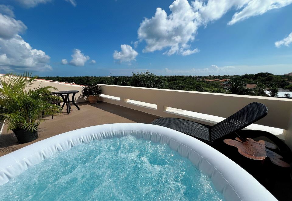 Hotel Studio 55 Private HotTube, Leisure & Recreation, Hot spring/Public bath