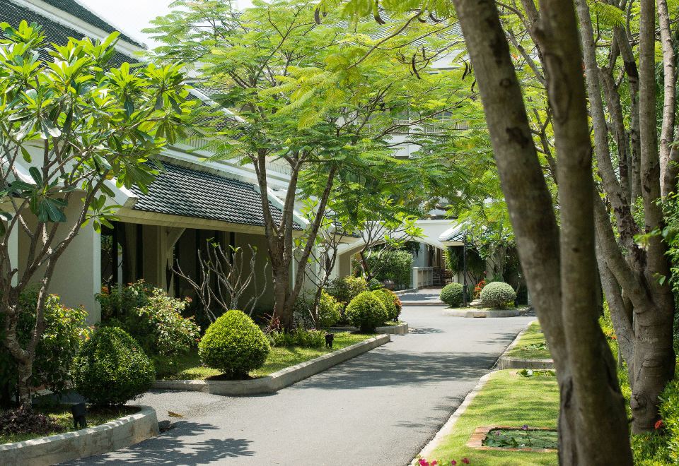 Hotel Kalanan Riverside Resort, Exterior, Garden
