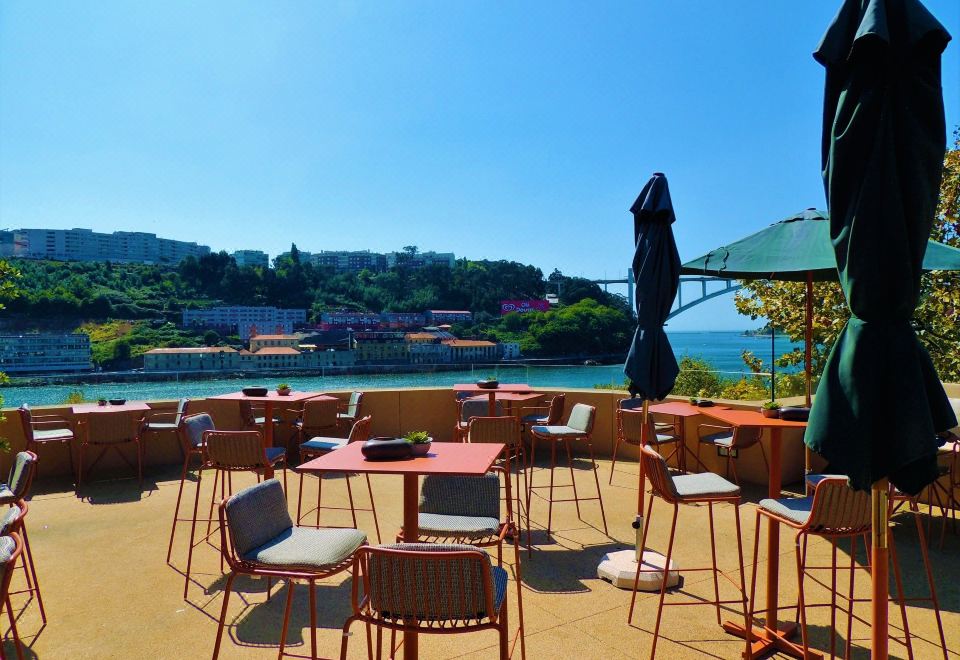 Hotel Vincci Porto, Exterior, Garden