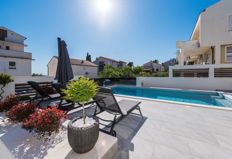 Hotel Villa Laverna Annex, Leisure & Recreation, Outdoor Swimming Pool