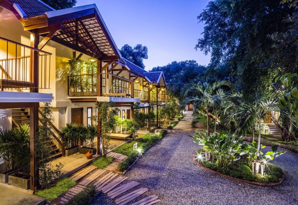 Hotel The Monttra Pattaya, Exterior, Garden