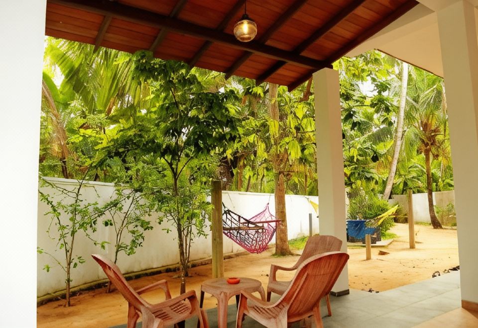 Hotel Midigama Holiday Inn, Exterior, Garden