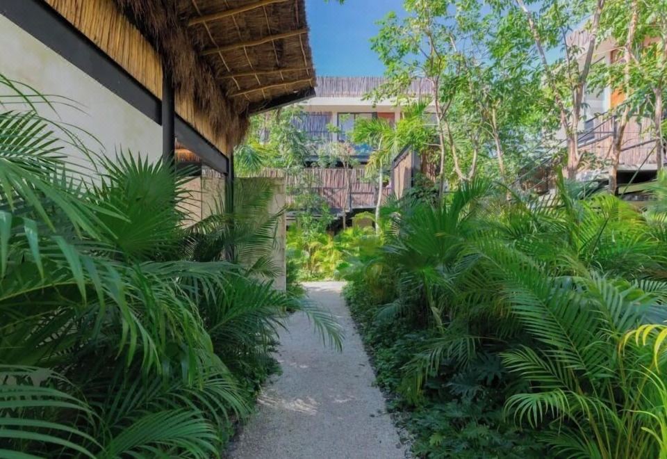 Hotel Luxury Penthouse in Aldea Zama, Private Pool and Rooftop, 24 7 Security in a Gated Community, Exterior, Extérieur de l'hôtel