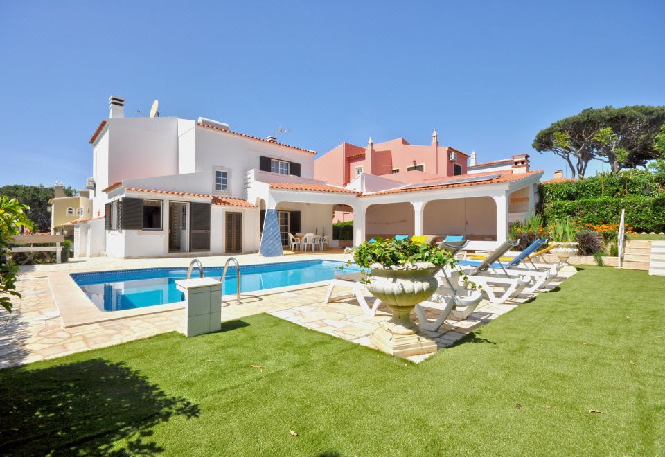 Hotel A Fantastic Place for Families, Hilton Hotel Are and Close to Amenities, Leisure & Recreation, Outdoor Swimming Pool