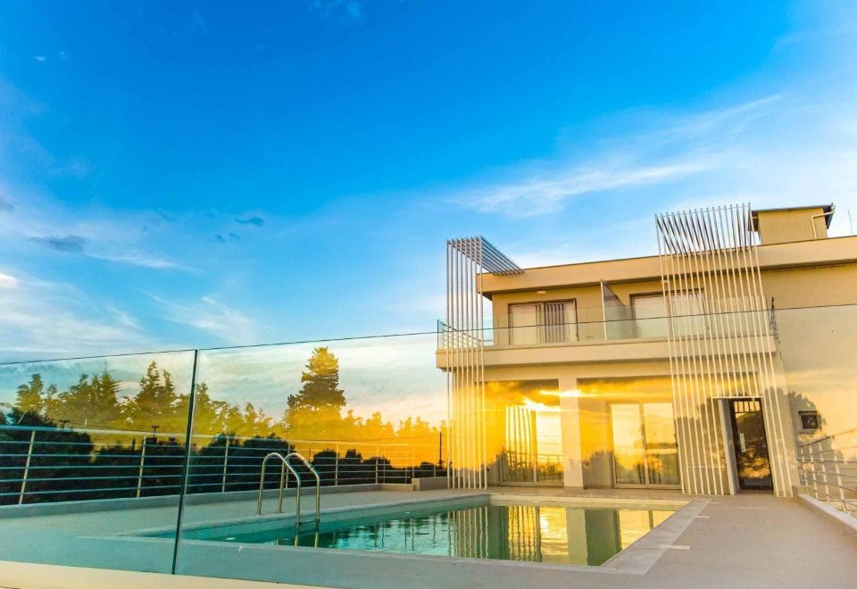 Hotel IO Luxury Pool & Hot Tub Suites, Leisure & Recreation, Outdoor Swimming Pool