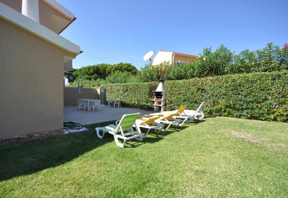 Hotel Stylish and Well-Equipped, Private Pool, Close to Amenities, Free AC & Wifi, Exterior, Garden
