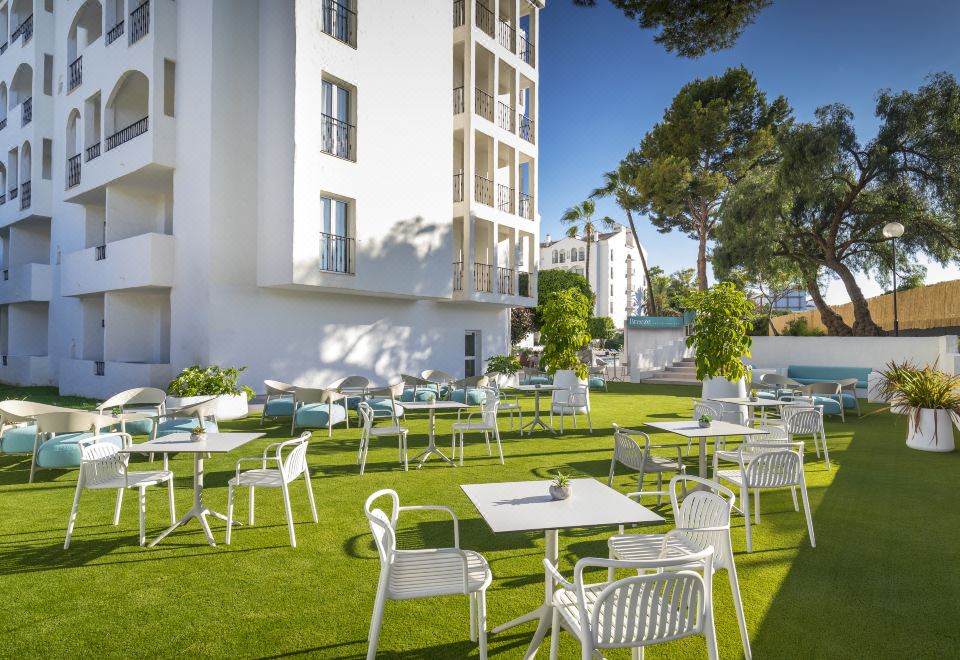 Hotel Occidental Puerto Banús, Exterior, Garden