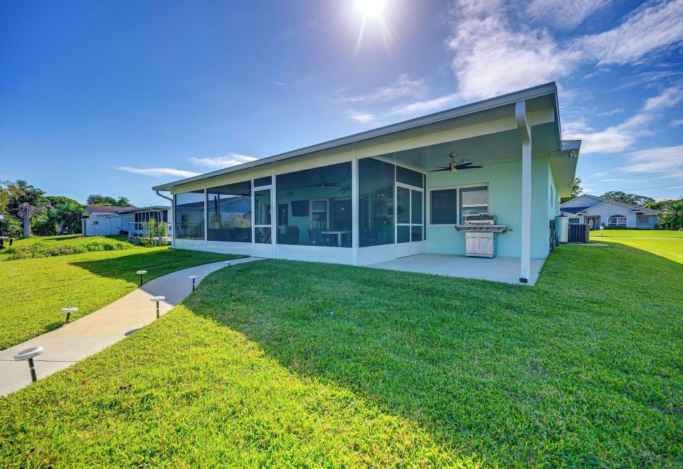 Hotel Sebring Serenity: Waterfront Retreat w/ Boat Dock!, Exterior, Hotel Exterior