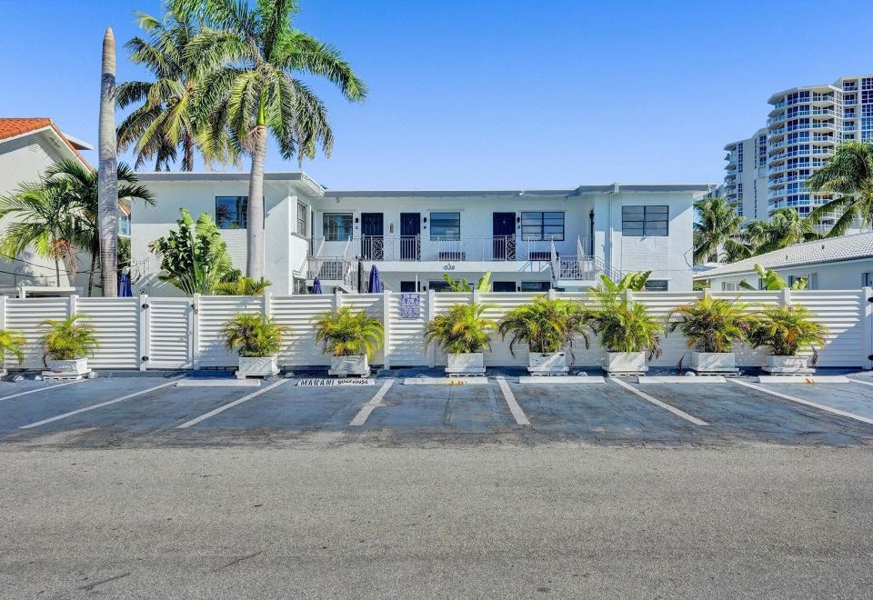 Hotel Waves on Desoto Rental Unit with Pool, Exterior, Hotel Exterior