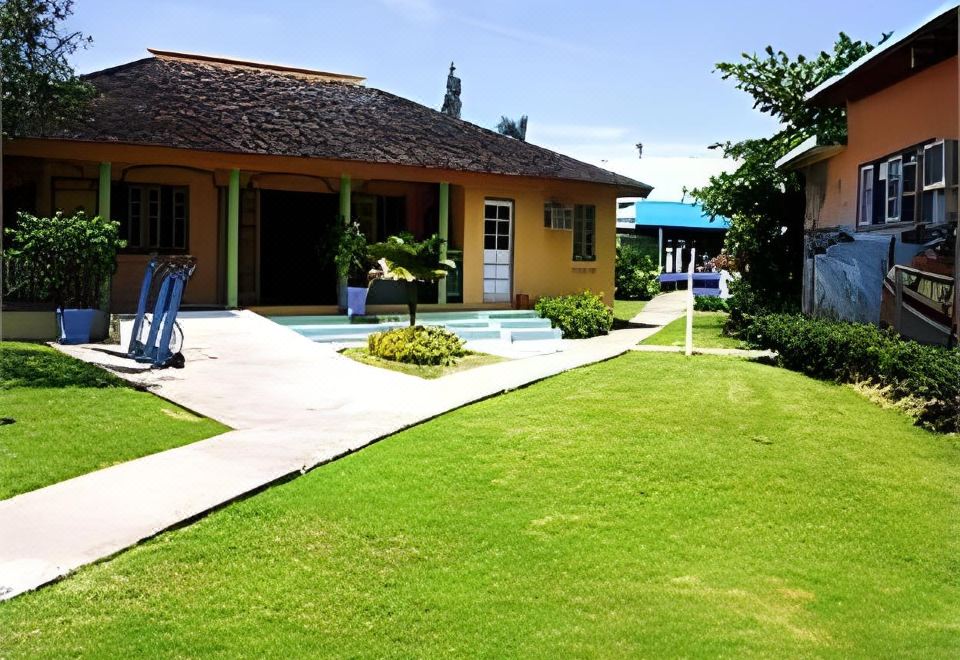 Hotel Toby's Resort, Exterior, Garden