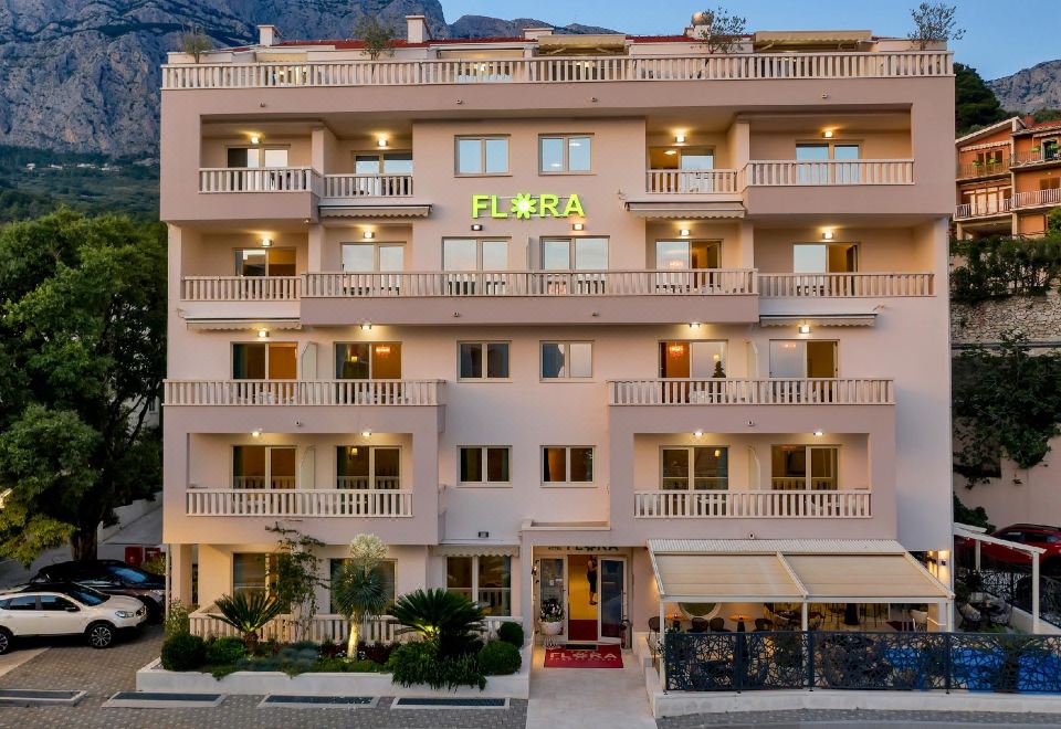 Hotel Aparthotel Flora, Exterior, Hotel Exterior