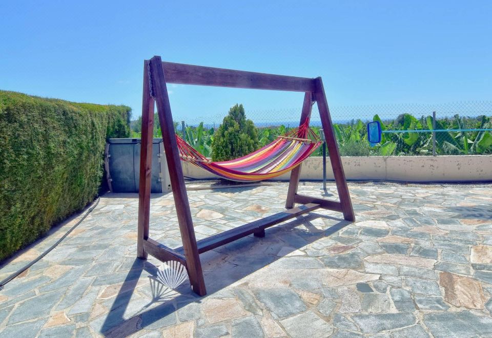 Hotel Family Villa Short Walk to Coral Bay Strip (5 Min) and Pub, Shops Etc, Exterior, Garden
