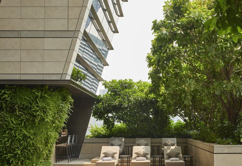 Hotel Rosewood Bangkok, Exterior, Garden