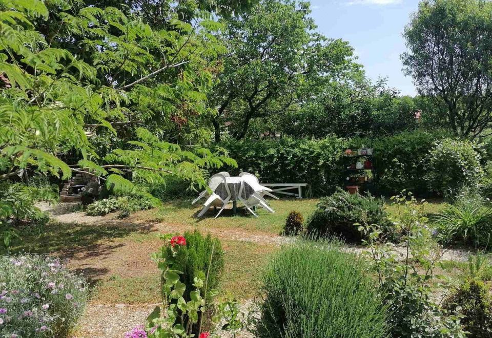 Hotel Holiday Home Paunovaca, Exterior, Garden