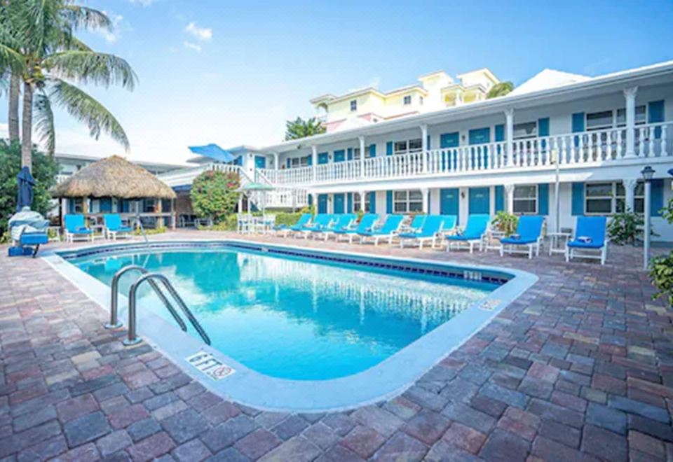 Hotel Carriage House Resort Motel, Leisure & Recreation, Outdoor Swimming Pool