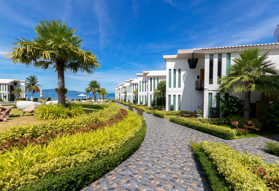 Hotel Vannee Golden Sands Beachfront Resort, Exterior, Garden