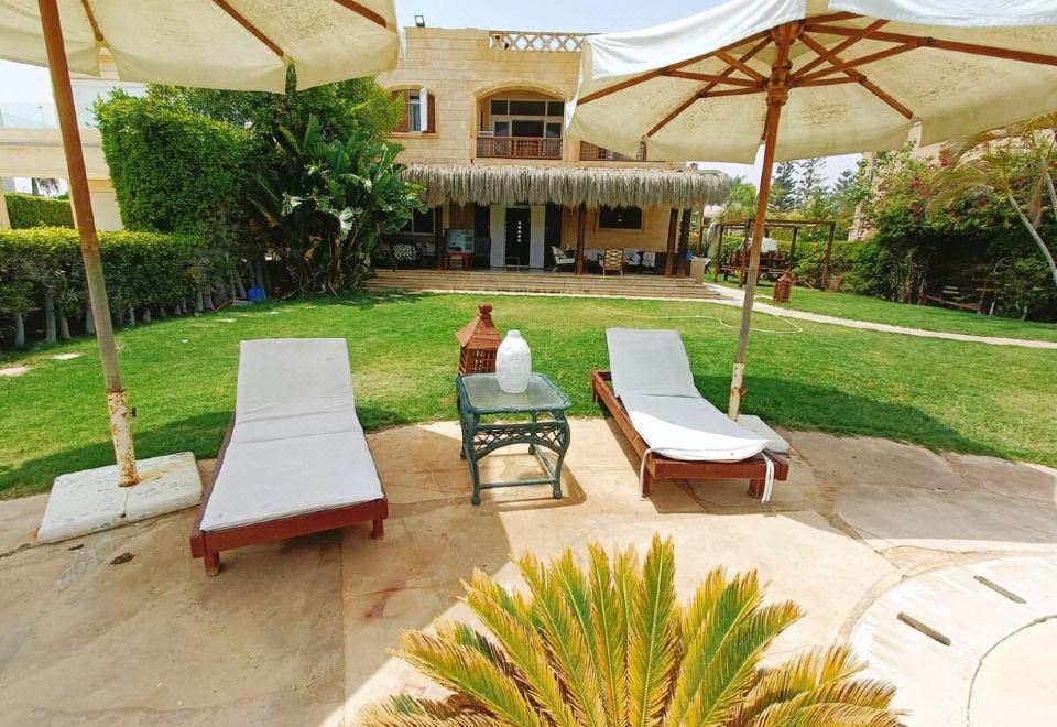 Hotel Villa in marina 5 first raw sea, Exterior, Garden