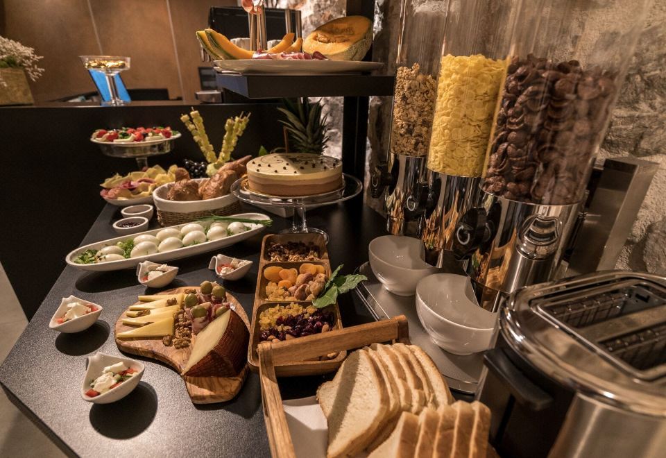 Hotel Murum Heritage Hotel, Dining, Cuisine
