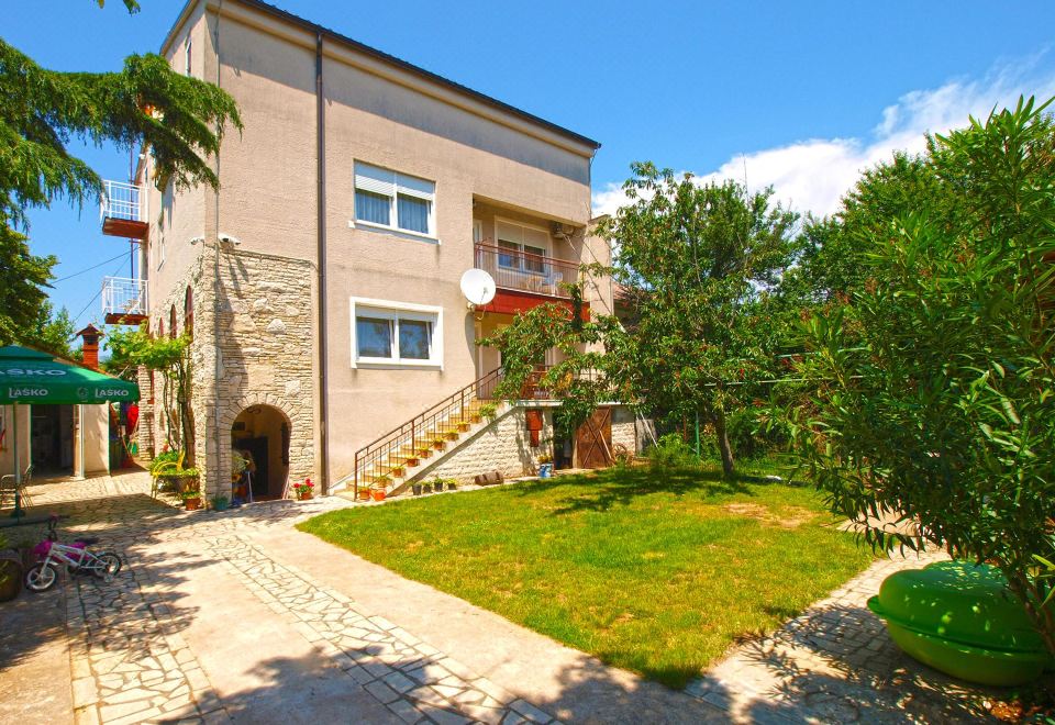 Hotel Apartment 1804, Exterior, Garden