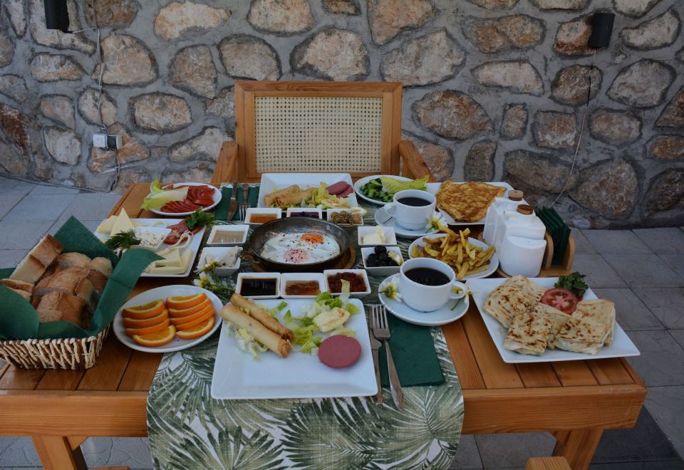 Hotel Kabak Freedom Deluxe Hotel, Dining, Cuisine
