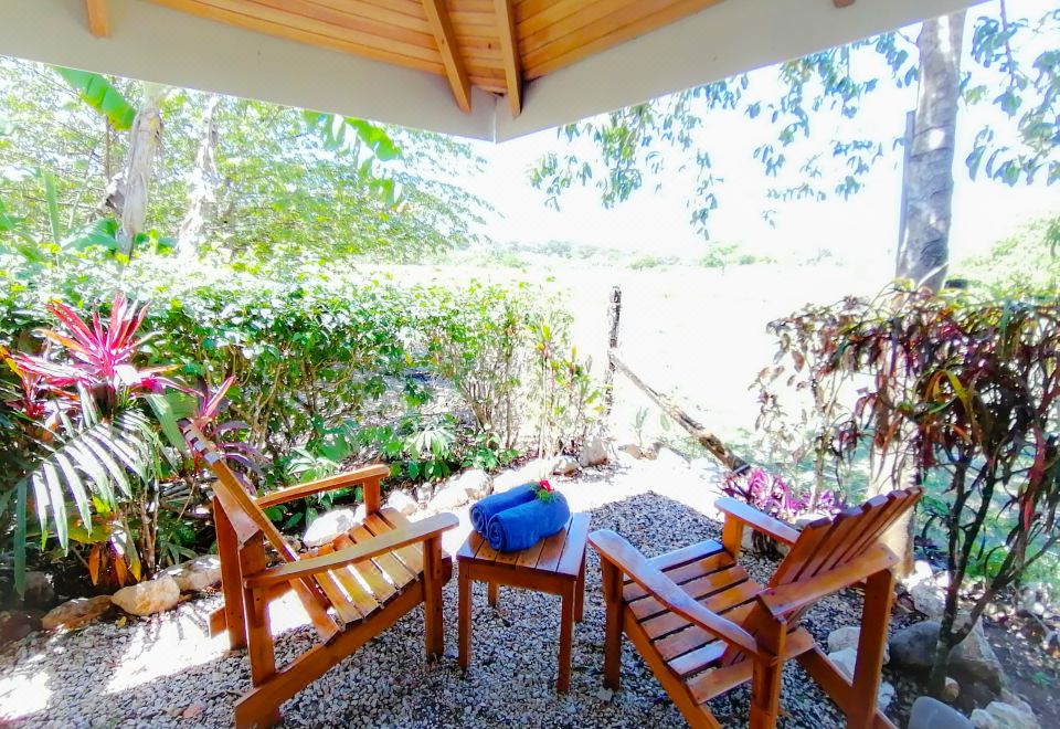 Hotel Samara Pacific Lodge, Exterior, Garden