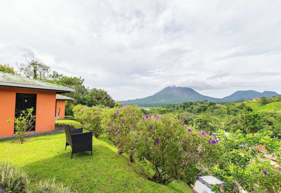 Hotel Chateau Arenal, Exterior, Garden