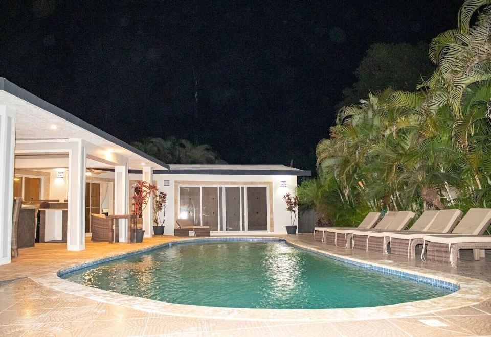 Hotel Specially Design 6 Bedroom Villa with King Beds, Leisure & Recreation, Outdoor Swimming Pool