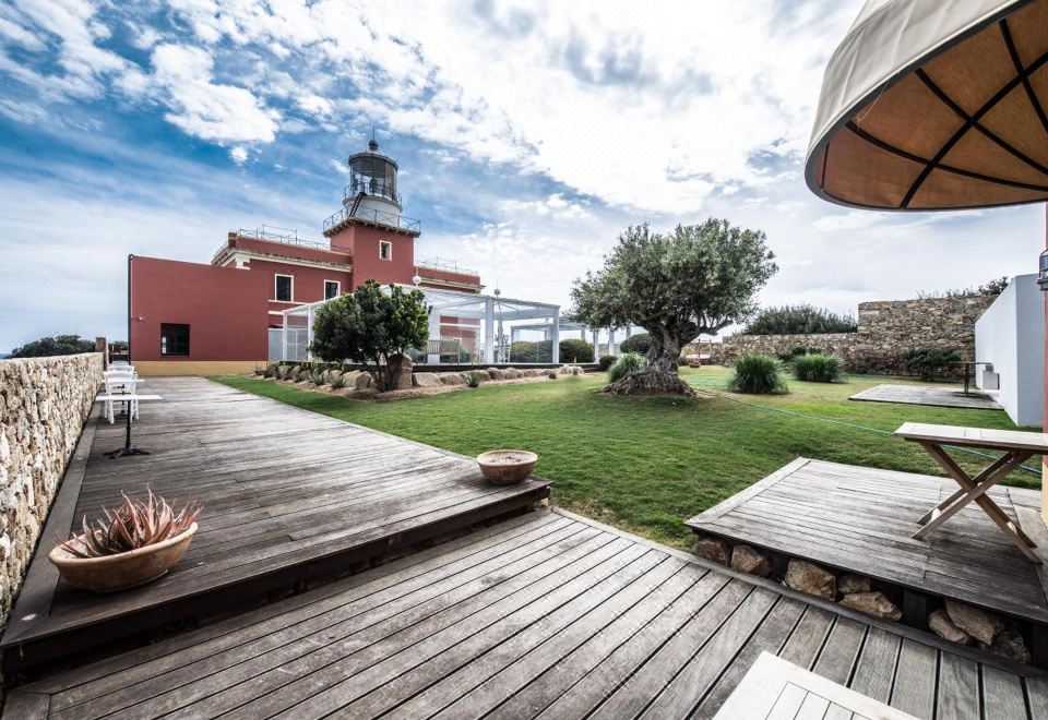 Hotel Faro Capo Spartivento, Exterior, Garden
