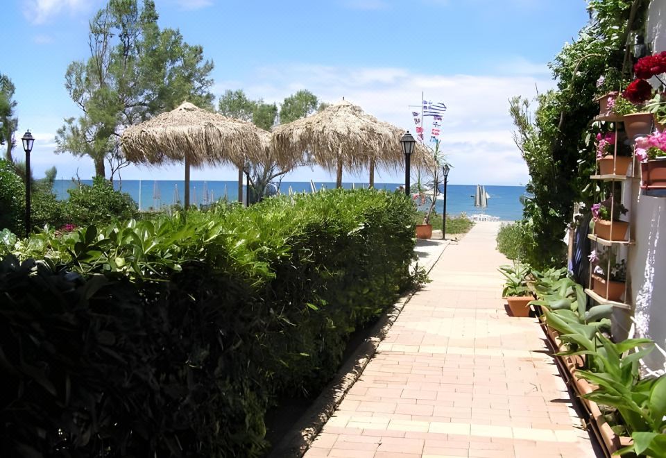 Hotel Katerina Seaside Studios, Exterior, Garden