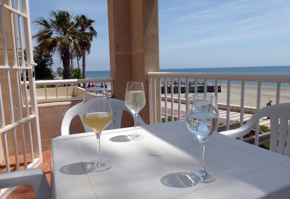 Hotel Lovely 2 Bedroom Apartment with Pool, Dining, Restaurant