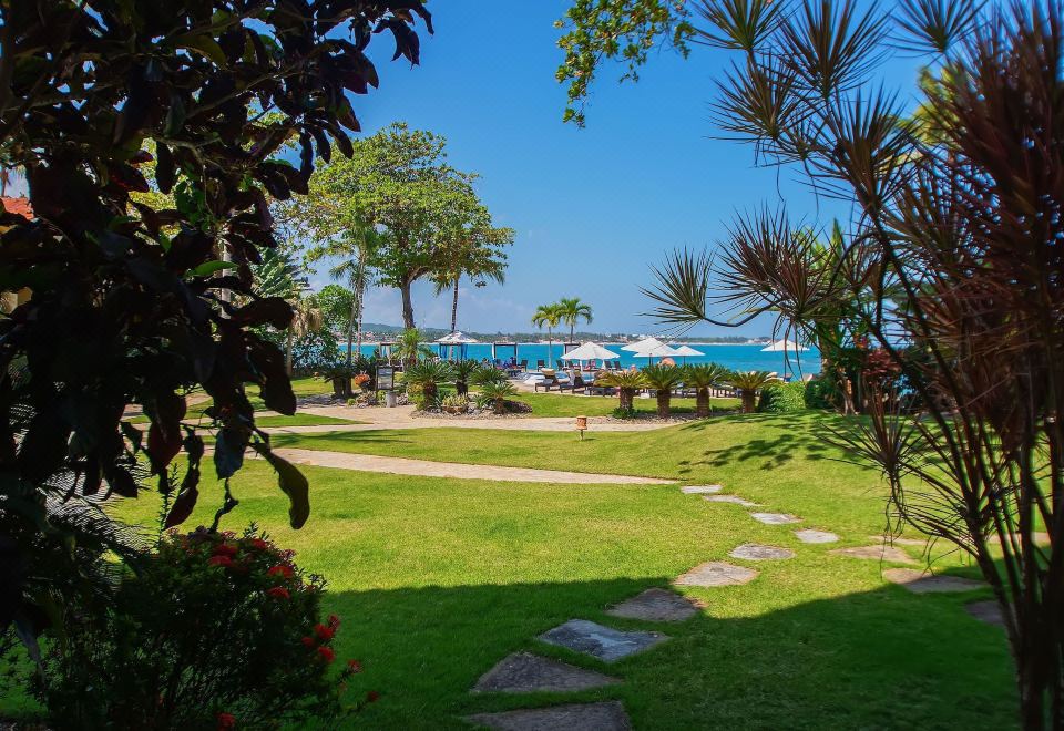 Hotel Velero Beach Resort, Exterior, Garden