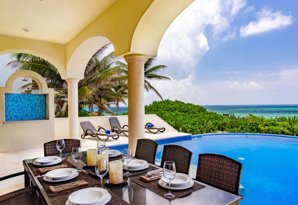 Hotel Ocean Front Private 3 Bedroom Villa in Akumal, Leisure & Recreation, Piscine extérieure