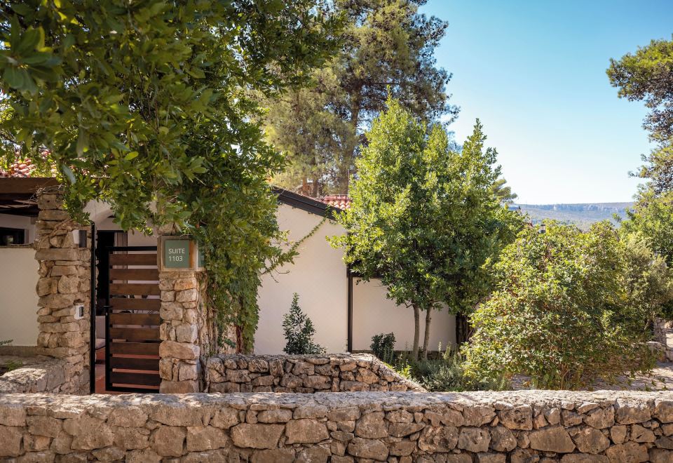 Hotel Valamar Amicor Resort, Exterior, Garden