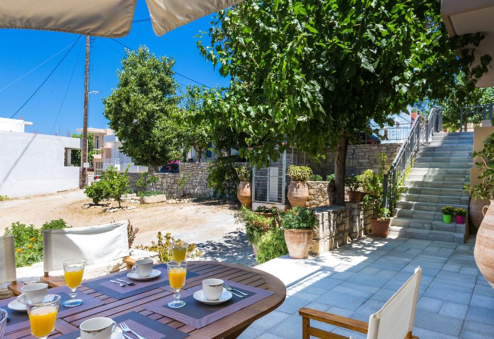 Hotel Philoxenia Villas, Exterior, Garden