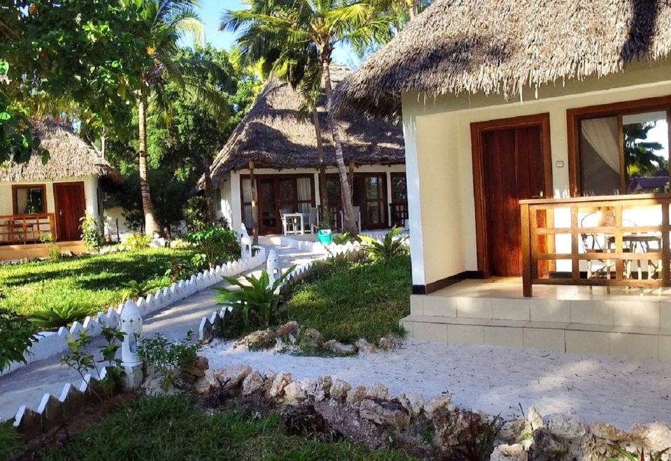 Hotel Aya Beach Resort, Exterior, Garden