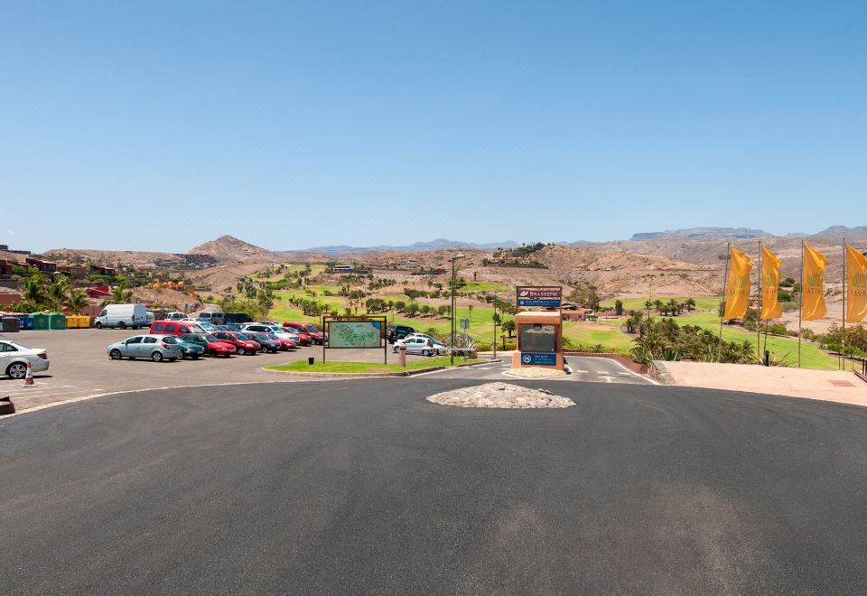 Hotel Vista Golf 30 Salobre by VillaGranCanaria, Public Areas, Parking Lot