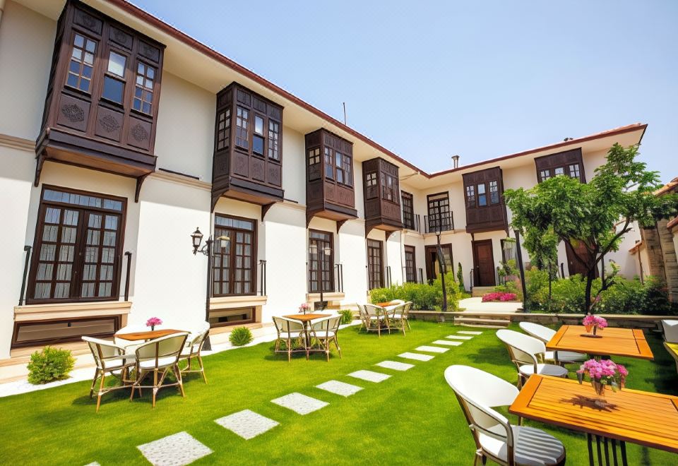 Hotel Livia Garden Hotel, Exterior, Garden