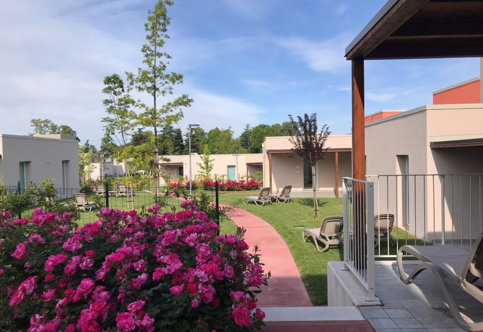 Hotel Sisan Family Resort, Exterior, Garden