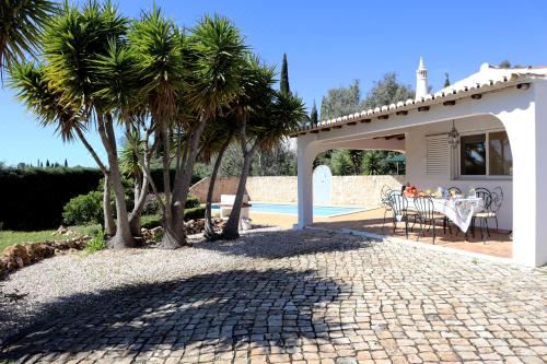 Hotel Villa Laranjal, Exterior, Garden