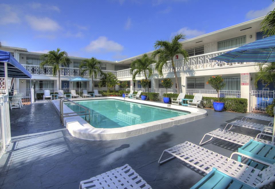 Hotel May-Dee Suites in Florida, Leisure & Recreation, Outdoor Swimming Pool