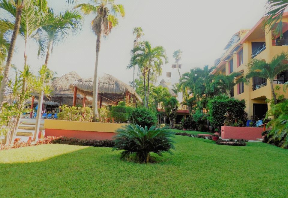Hotel Nautibeach Beach Front Condos in North Beach, Exterior, Garden
