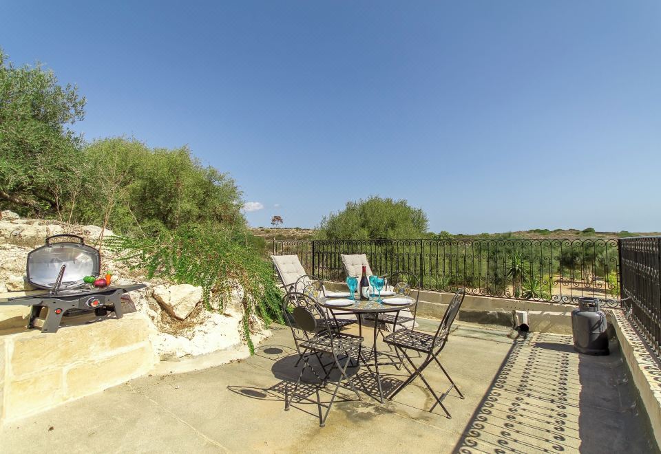 Hotel Pleasant Stone House & Jacuzzi St Martin - Happy Rentals, Exterior, Garden