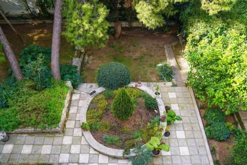 Hotel Breeze One Bedroom Apartment by BluPine, Exterior, Garden