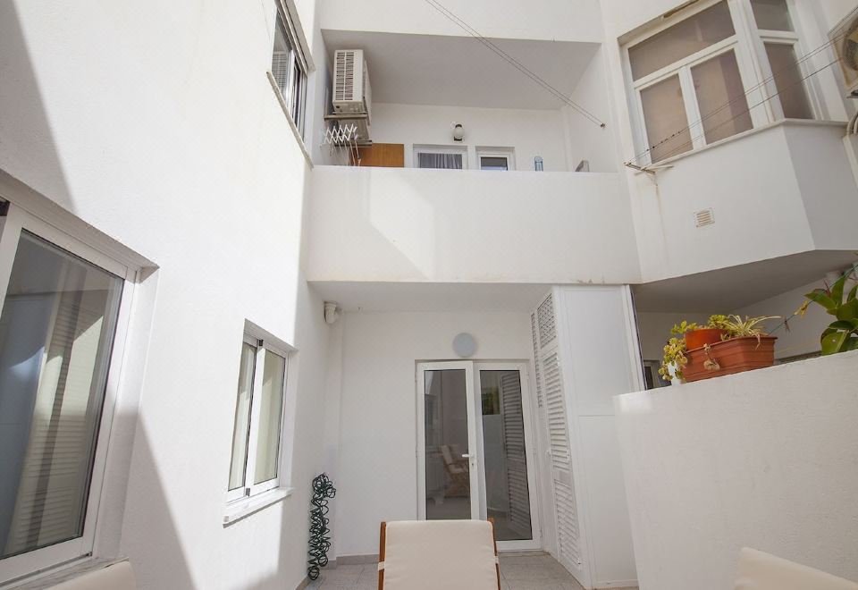 Hotel C10 - Lagos Center Apartment, Public Areas, Public Areas