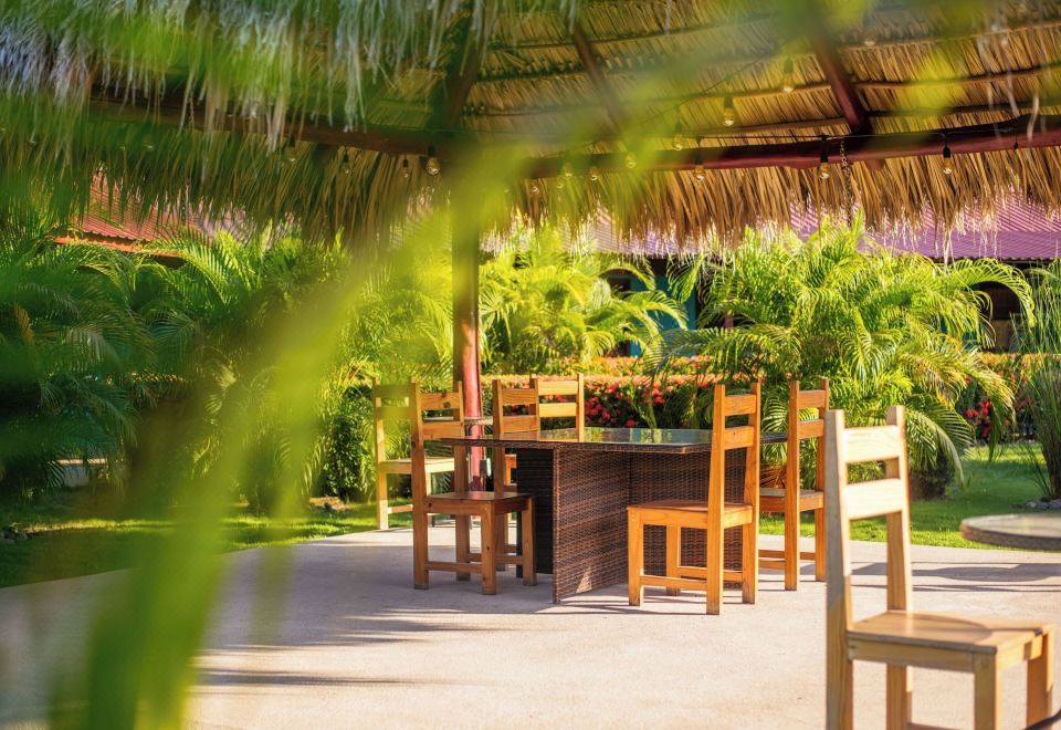Hotel Beach Break Resort, Exterior, Garden