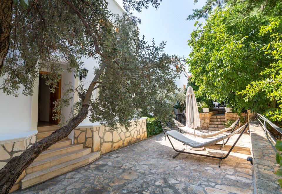 Hotel Korsan Apartments, Exterior, Garden