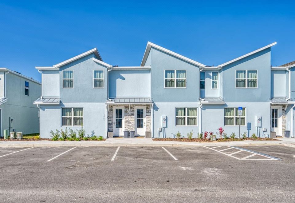 Hotel Spacious and Modern Home for 9 Guests, Exterior, Hotel Exterior