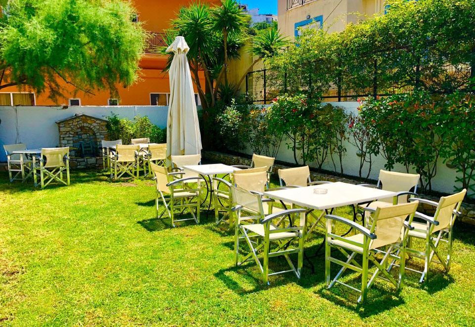 Hotel Iris Skiathos, Exterior, Garden